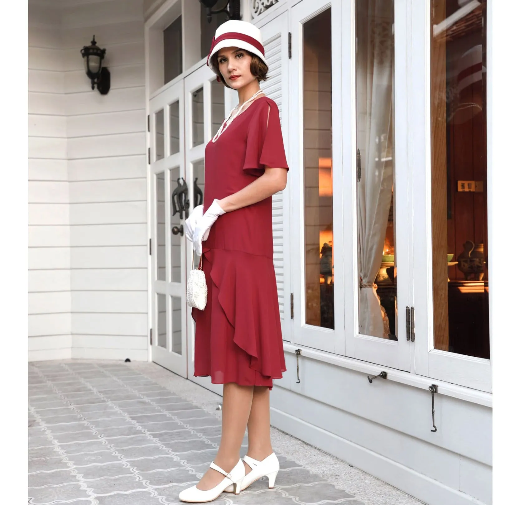 1920s dress in maroon red with sweetheart neckline