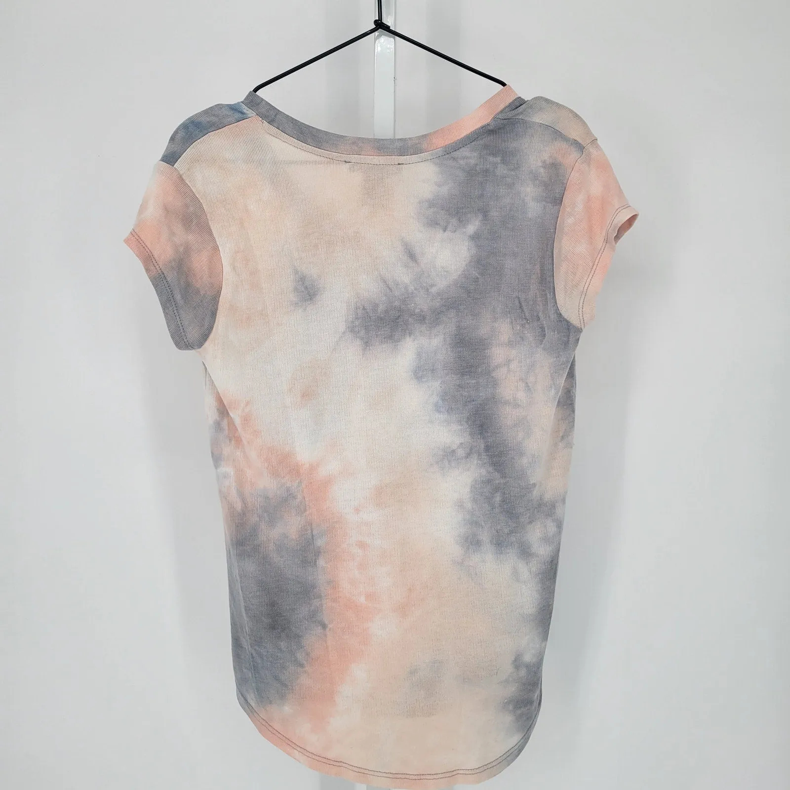 Chelsea & Theodore Womens Sz M Short Sleeve V Neck T Shirt Tie Dye Pink Blue