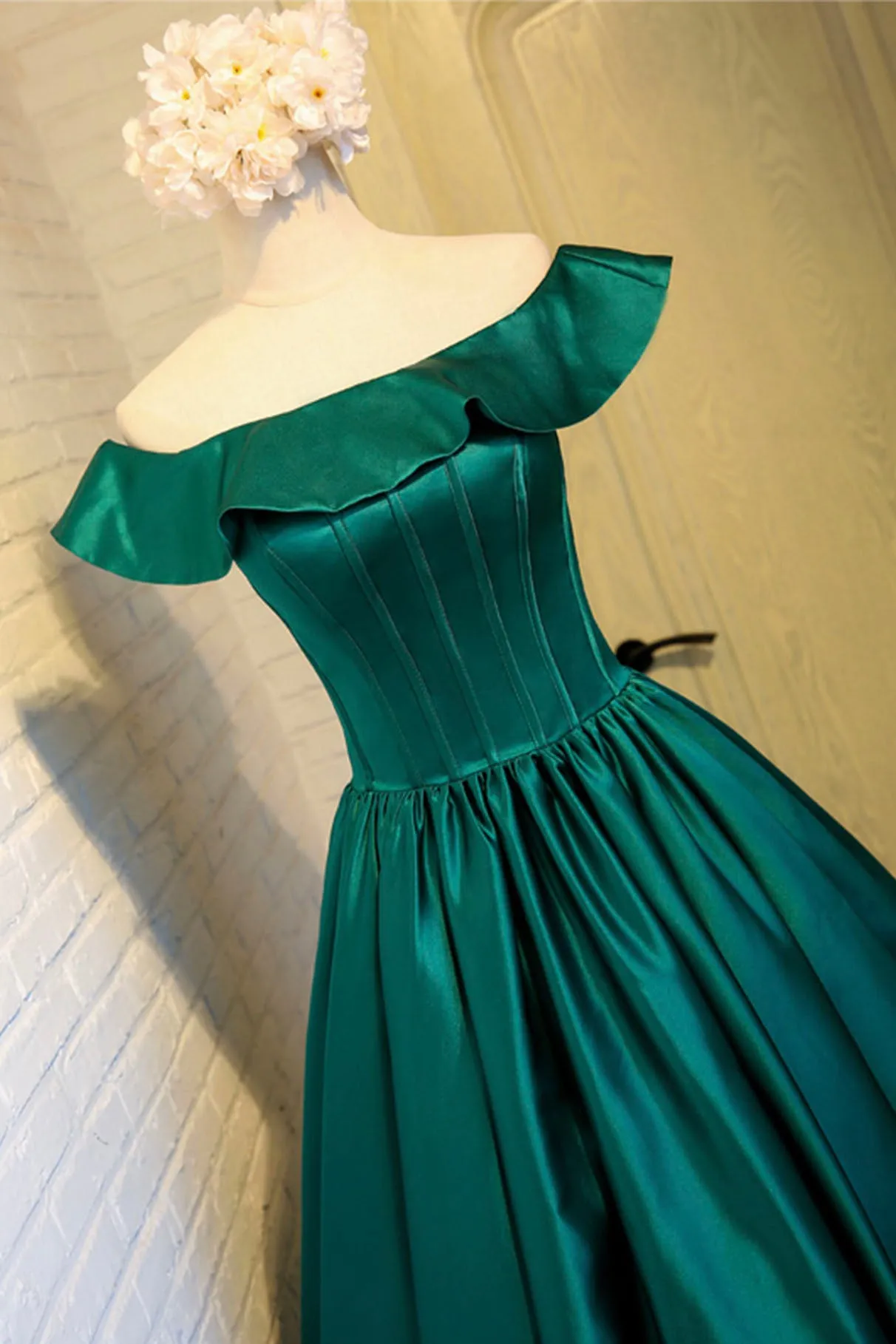 Green Satin Short Prom Dress, A-Line Off the Shoulder Evening Party Dress