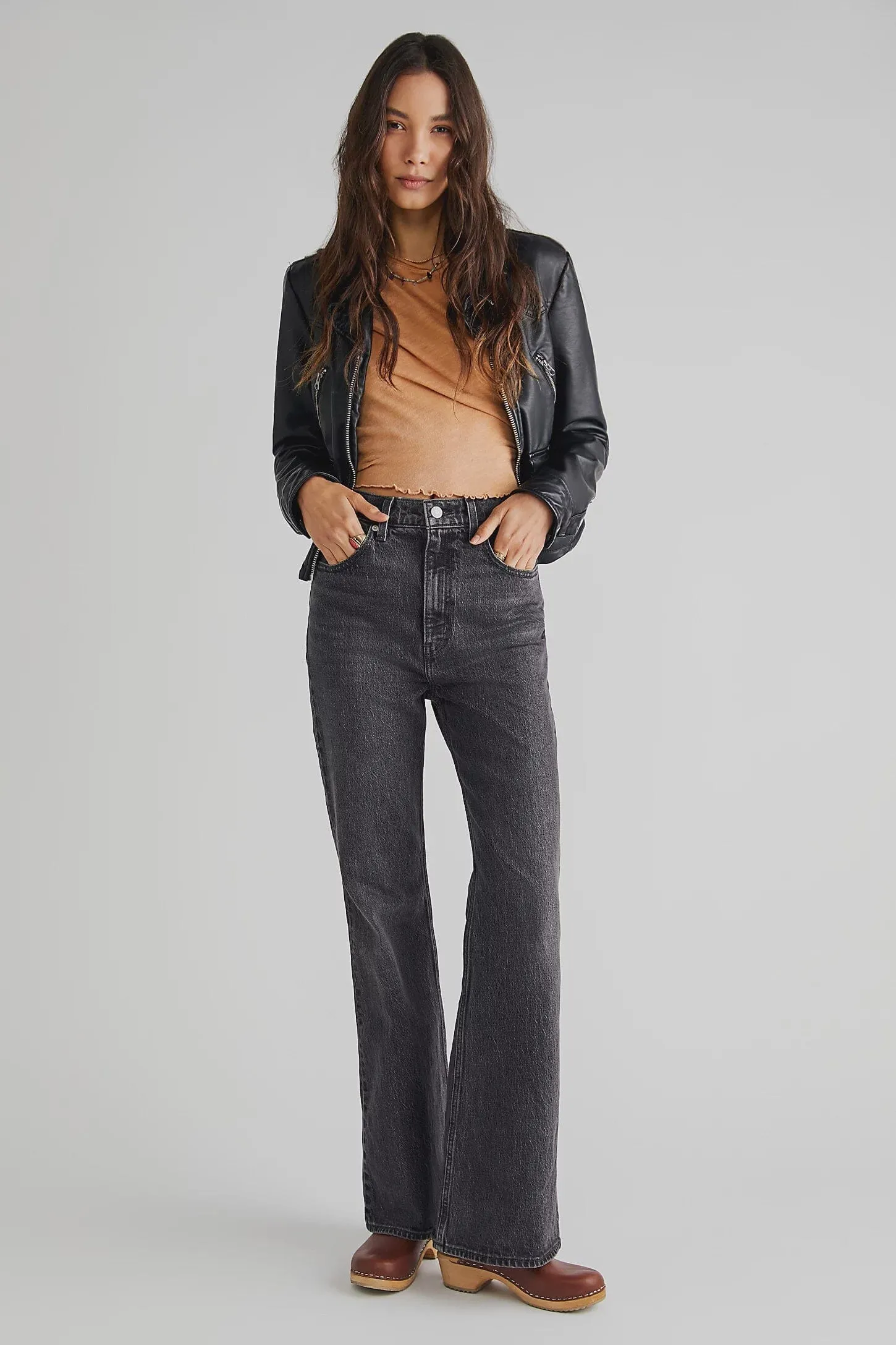 LEVI'S 70'S HIGH-RISE  FLARE (JUST A HINT)