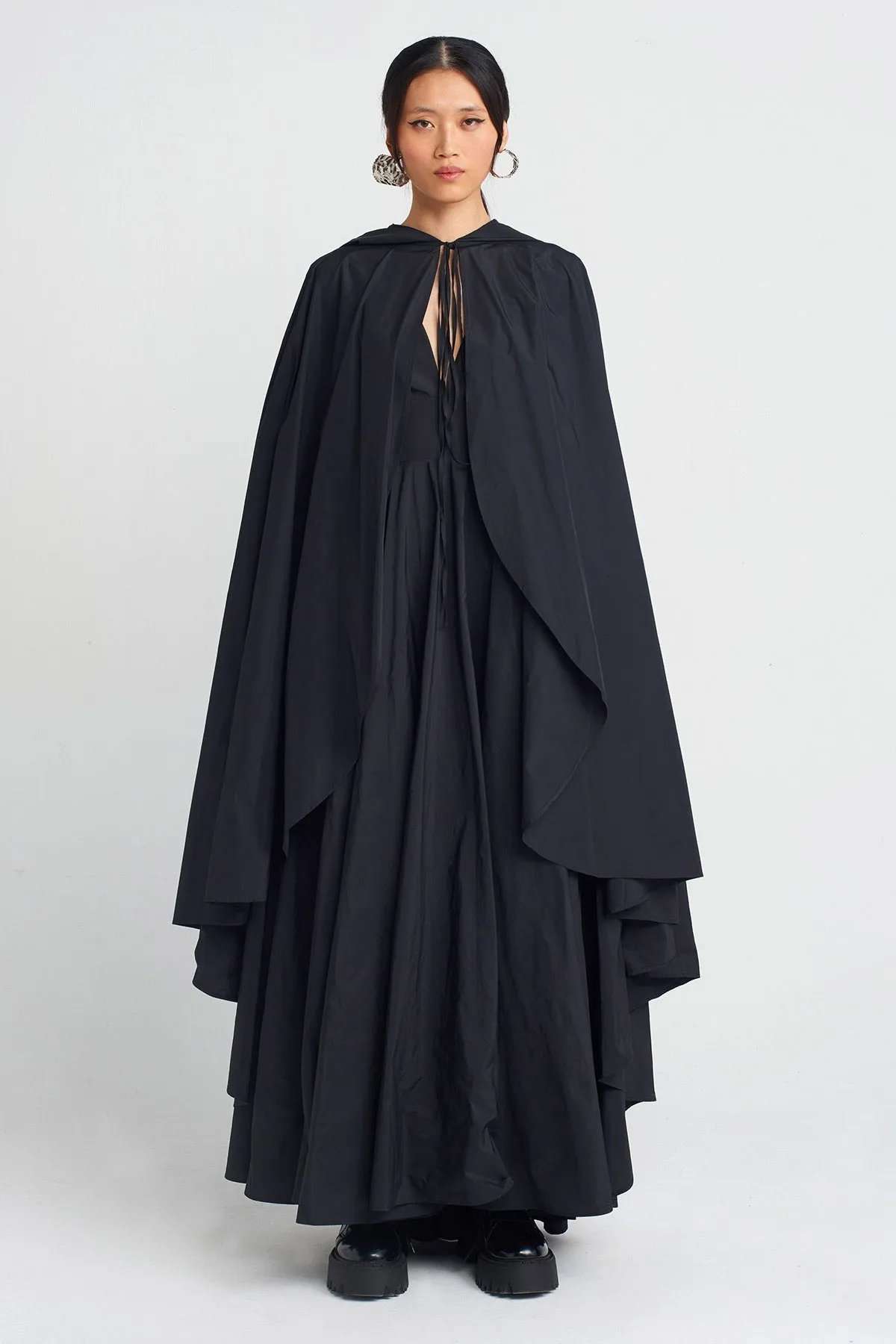 Nu Taffeta Cape Black