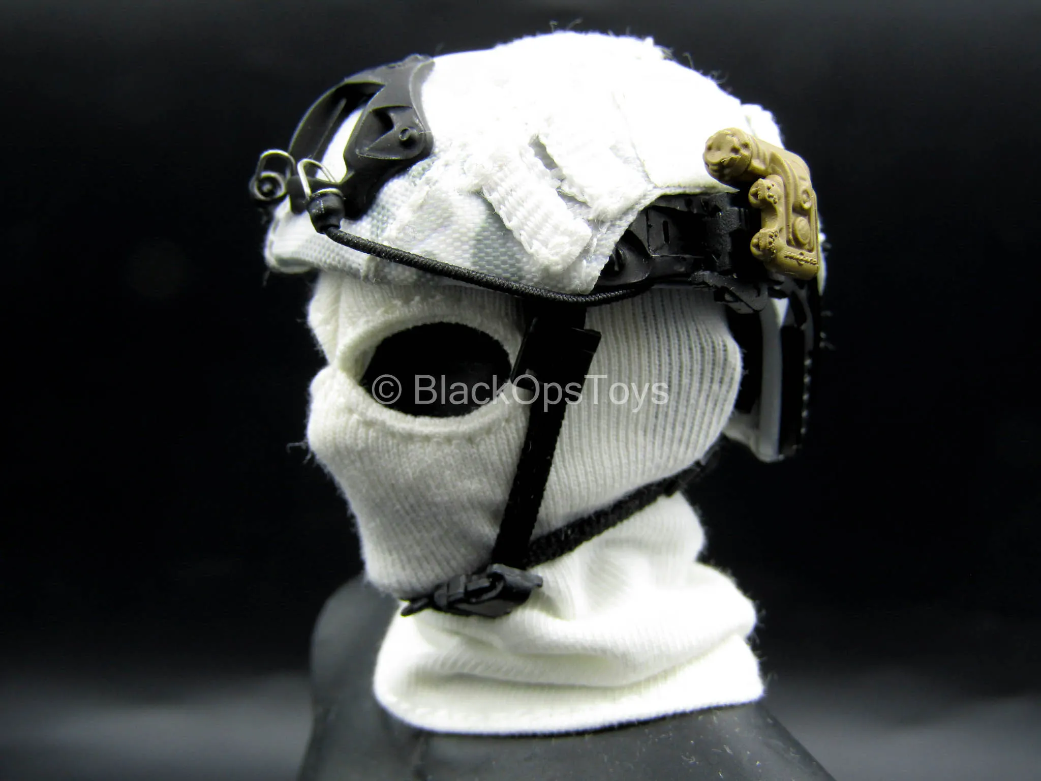 Special Forces Snow Field Op. - Winter Camo Helmet w/Balaclava & Headset