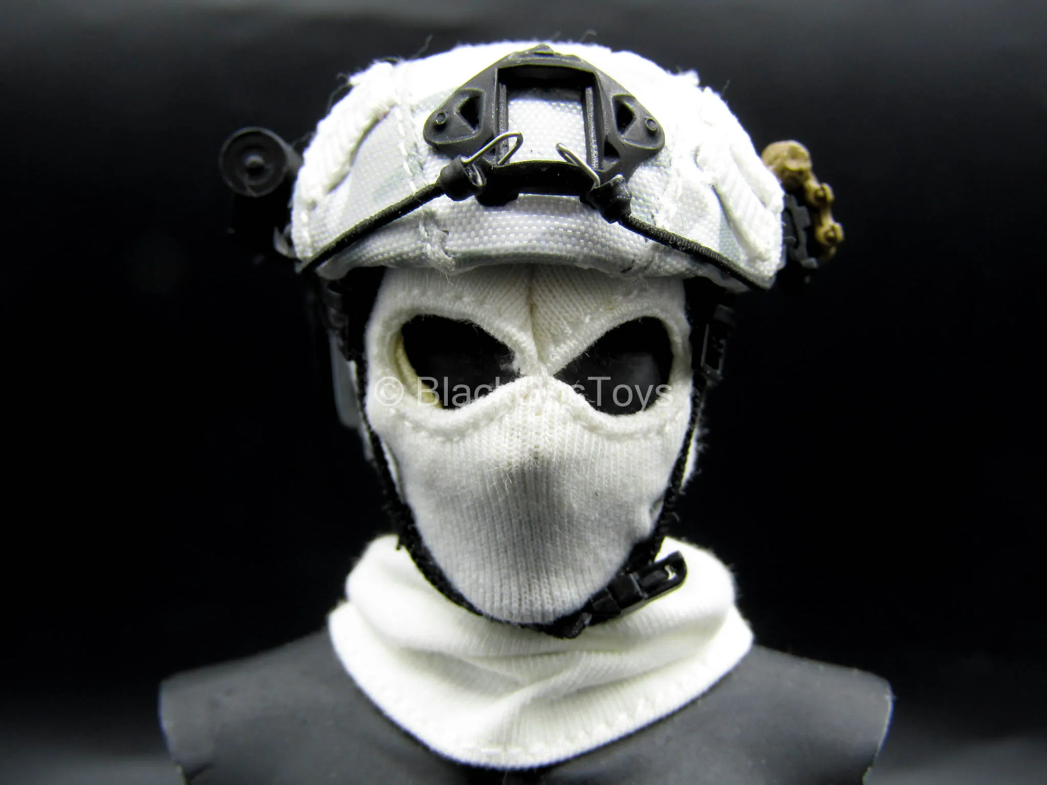 Special Forces Snow Field Op. - Winter Camo Helmet w/Balaclava & Headset