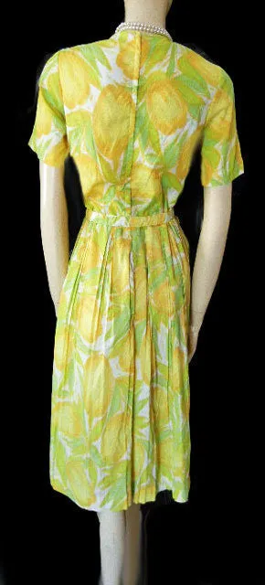 *VINTAGE 50s / '60s YELLOW & GREEN TULIPS NOVELTY DRESS ADORNED WITH METAL ZIPPER